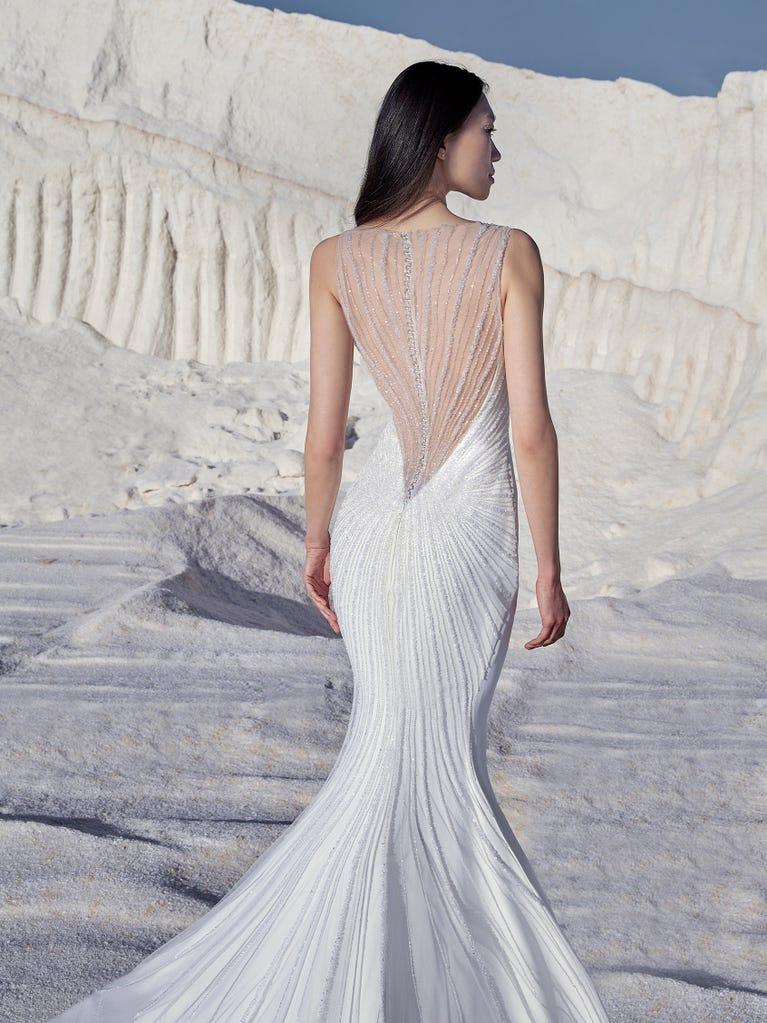 pronovias SUNSHINE | Vestido de novia sirena con escote de pico | Pronovias Rebajas de fábrica
