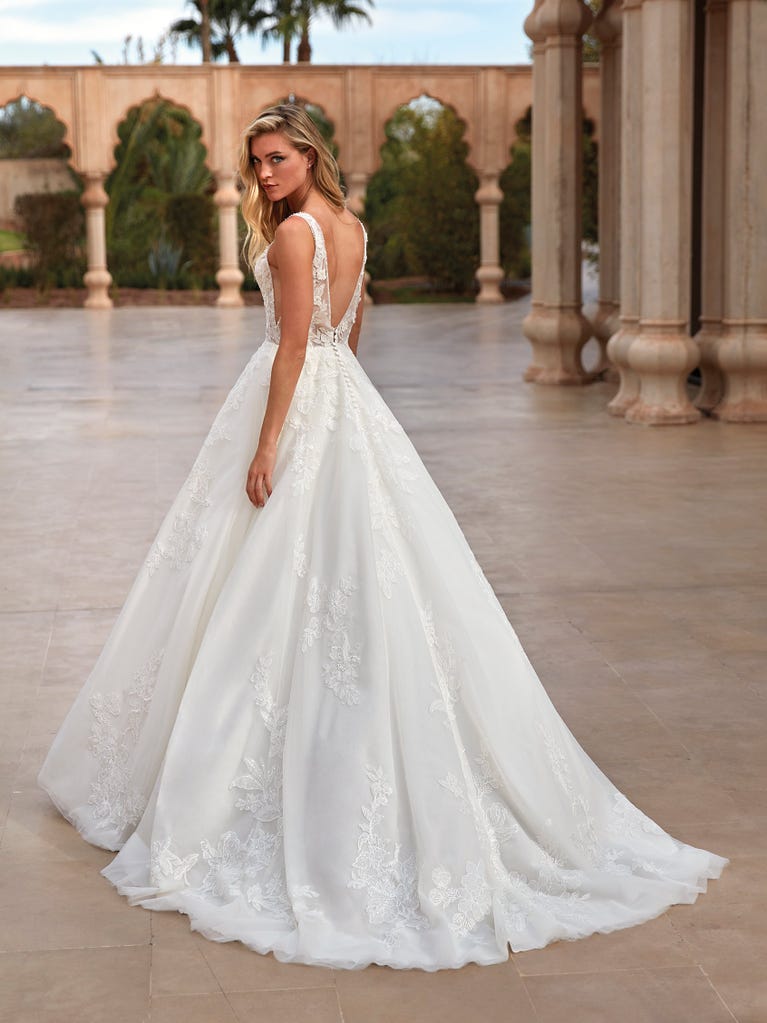 pronovias HURON | Vestido de novia corte en a con escote de pico | Pronovias Rebajas top