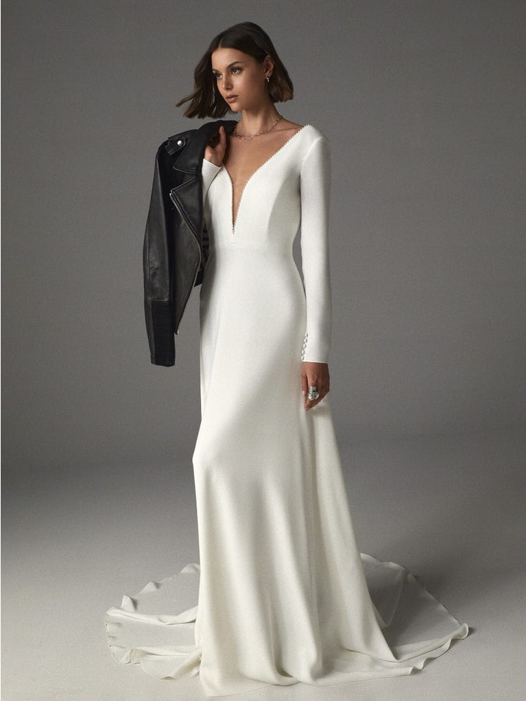 pronovias KEA | Vestido de novia corte en a con escote de pico | Pronovias
