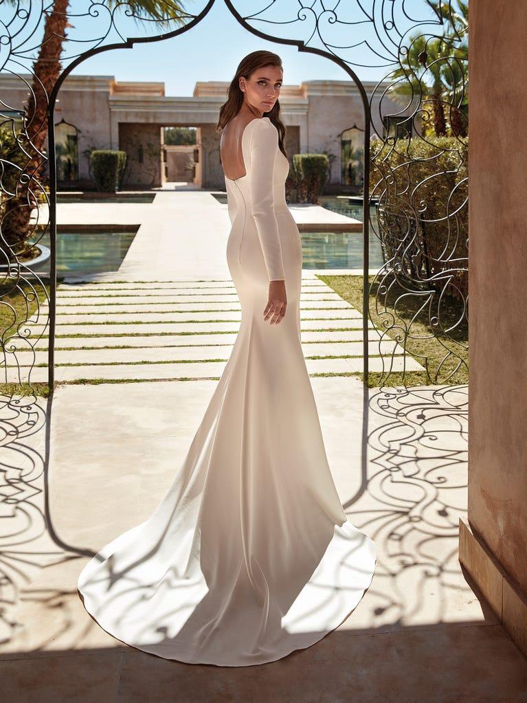 pronovias XIMENA | Vestido de novia sirena con escote de pico | Pronovias Últimos 2 días