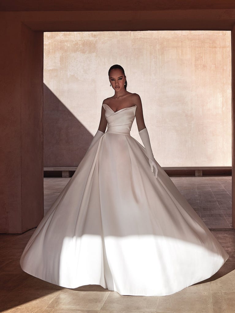 pronovias LANDON | Vestido de novia princesa con palabra de honor | Pronovias