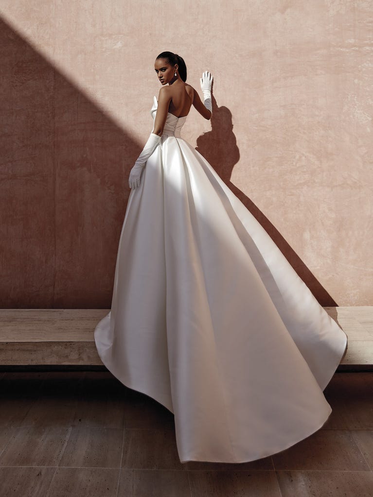 pronovias LANDON | Vestido de novia princesa con palabra de honor | Pronovias Promoción por tiempo limitado