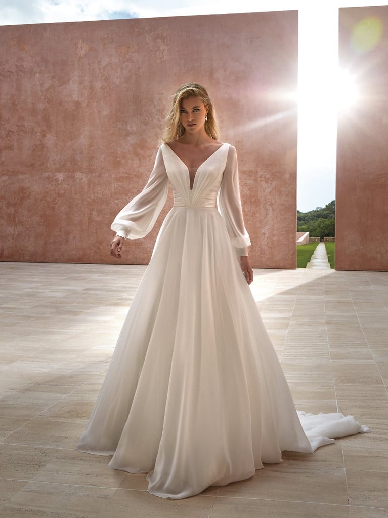 pronovias ASMARA | Vestido de novia corte en a con escote de pico | Pronovias Oferta especial de fábrica