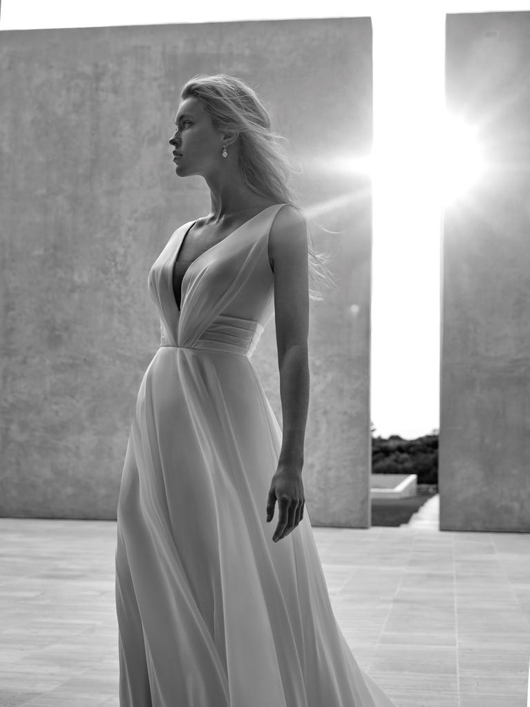 pronovias ASMARA | Vestido de novia corte en a con escote de pico | Pronovias Oferta especial de fábrica