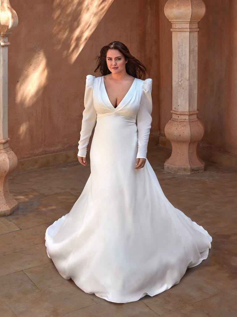 pronovias AMIS | Vestido de novia corte en a con escote de pico | Pronovias
