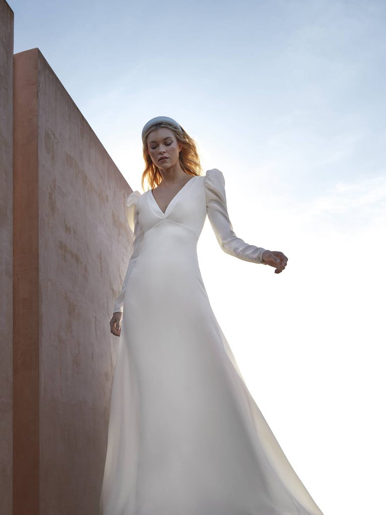 pronovias AMIS | Vestido de novia corte en a con escote de pico | Pronovias Solo queda un día