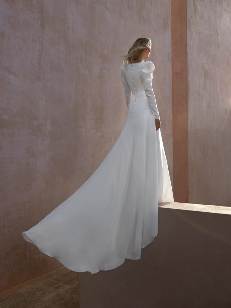 pronovias AMIS | Vestido de novia corte en a con escote de pico | Pronovias Solo queda un día