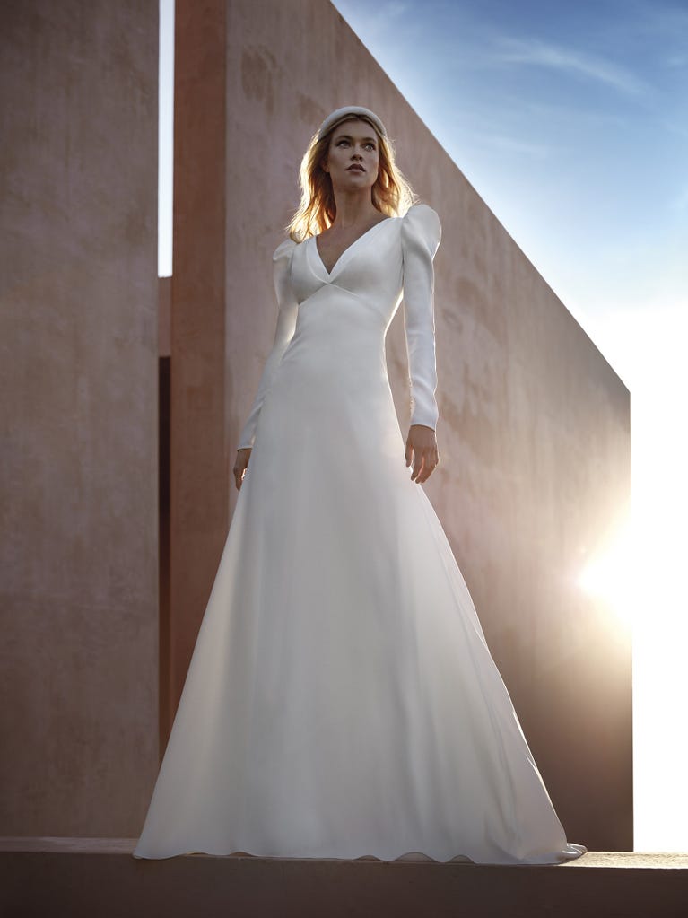 pronovias AMIS | Vestido de novia corte en a con escote de pico | Pronovias Solo queda un día
