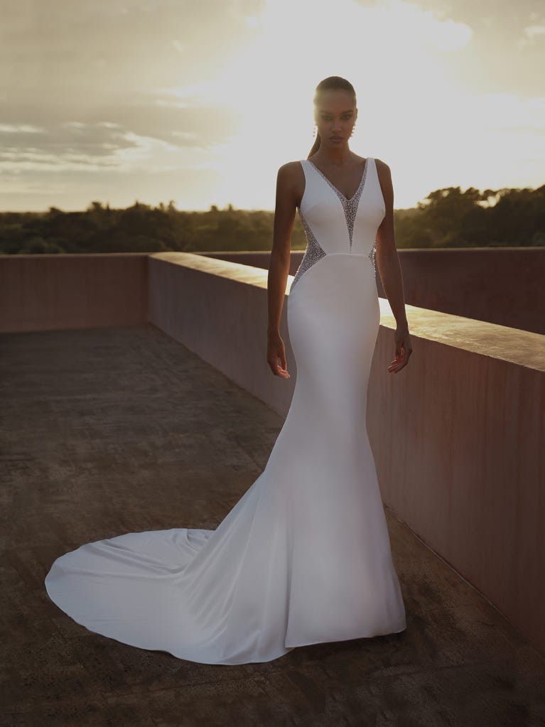 pronovias SEEA | Vestido de novia sirena con escote de pico | Pronovias Superdescuento