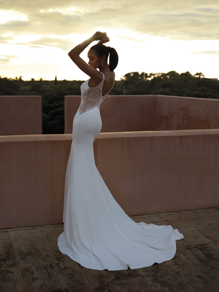pronovias SEEA | Vestido de novia sirena con escote de pico | Pronovias Superdescuento