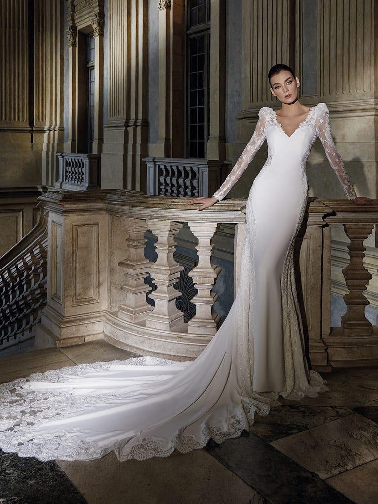pronovias ABSIDIAN | Vestido de novia sirena con escote de pico Oferta exclusiva
