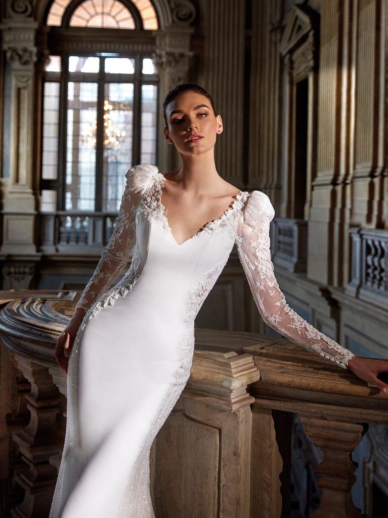 pronovias ABSIDIAN | Vestido de novia sirena con escote de pico Oferta exclusiva