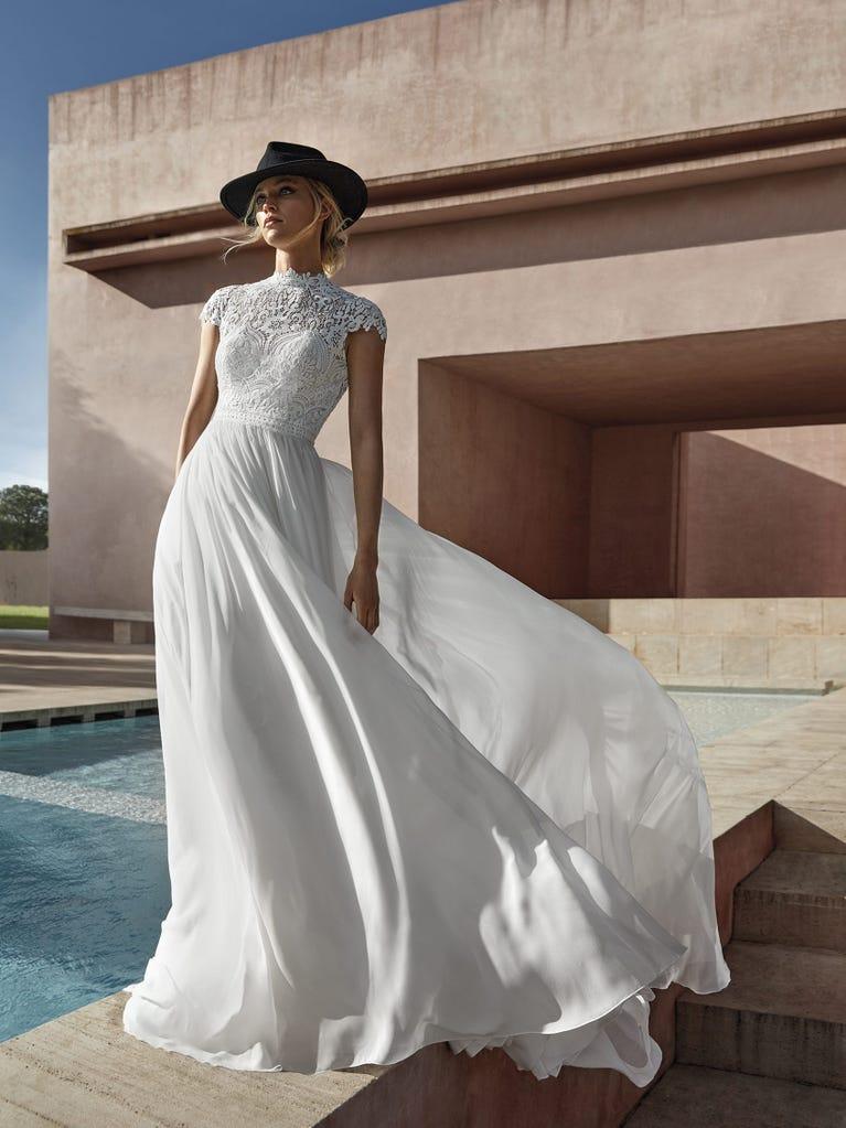 pronovias MARBURG | Vestido de novia corte en a con cuello cisne | Pronovias