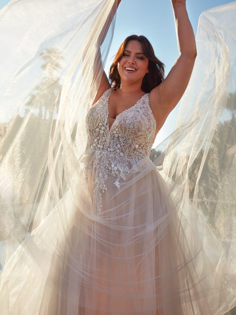 pronovias CRIMSON | Vestido de novia corte en a con escote de pico | Pronovias Ofertas de temporada