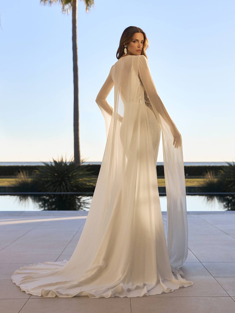 pronovias IRIS | Vestido de novia sirena con escote de pico | Pronovias Devoluciones gratuitas