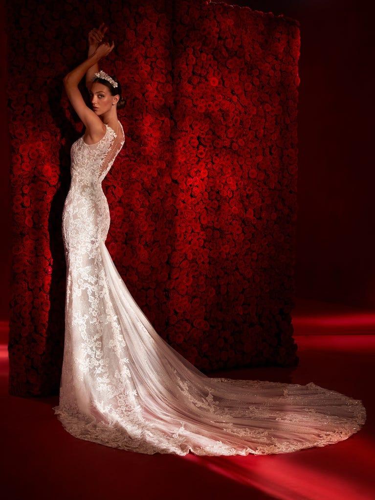 pronovias DESSAY | Vestido de novia sirena con escote de pico | Atelier Pronovias Ofertas