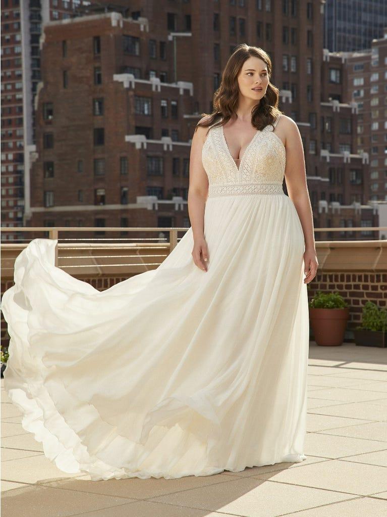 pronovias Vestido de novia evasee con escote de pico | Pronovias