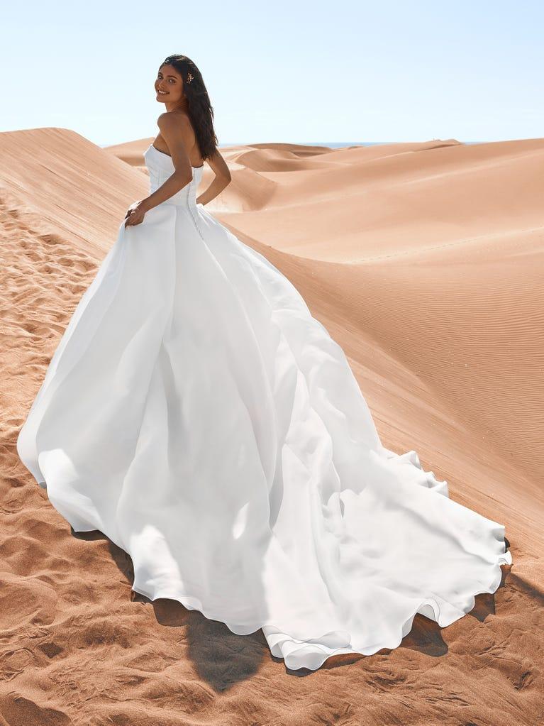 pronovias GEIRANGER | Vestido de novia princesa con escote corazón | PRONOVIAS En oferta