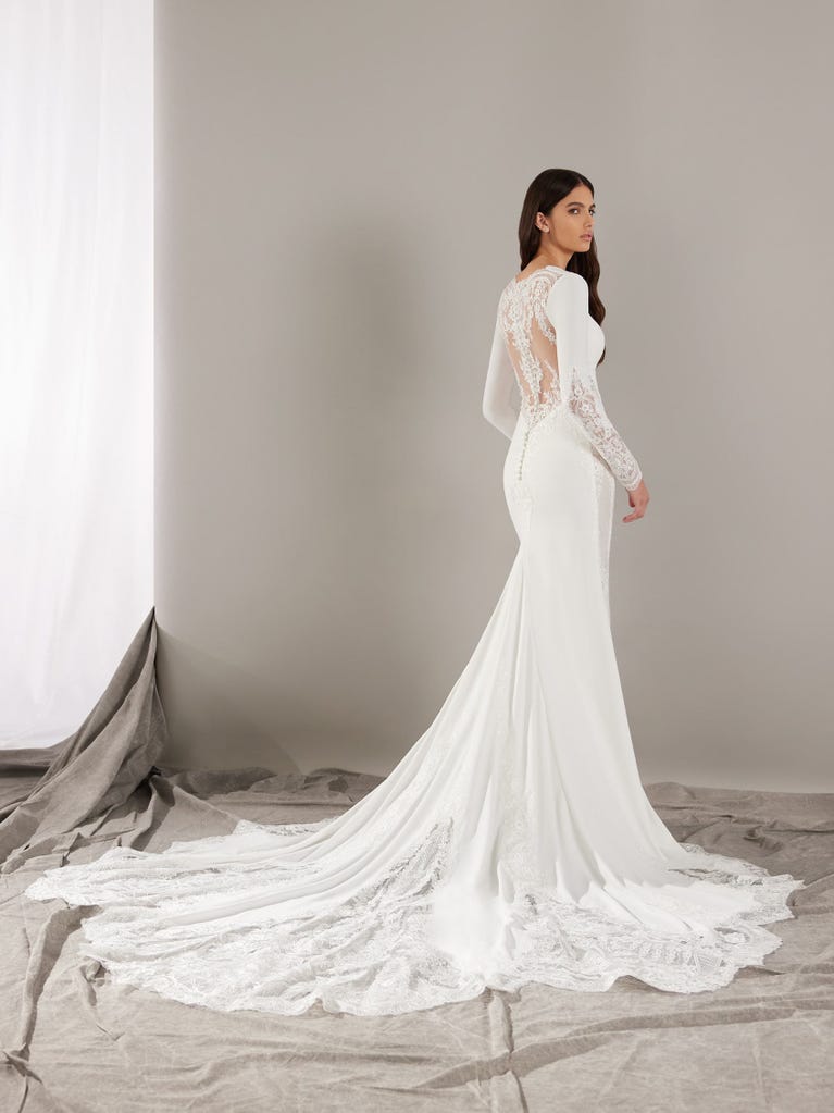pronovias VENERA | Vestido de novia sirena con escote de pico | Pronovias Rebajas online
