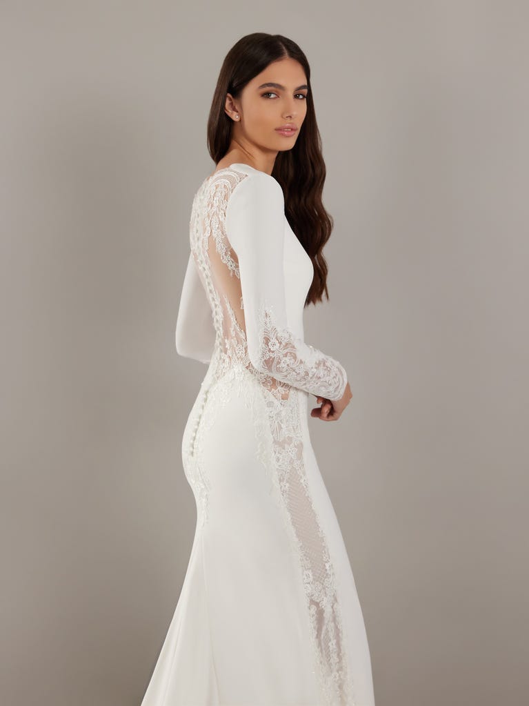 pronovias VENERA | Vestido de novia sirena con escote de pico | Pronovias Rebajas online