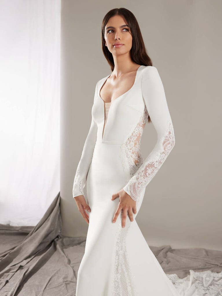 pronovias VENERA | Vestido de novia sirena con escote de pico | Pronovias Rebajas online