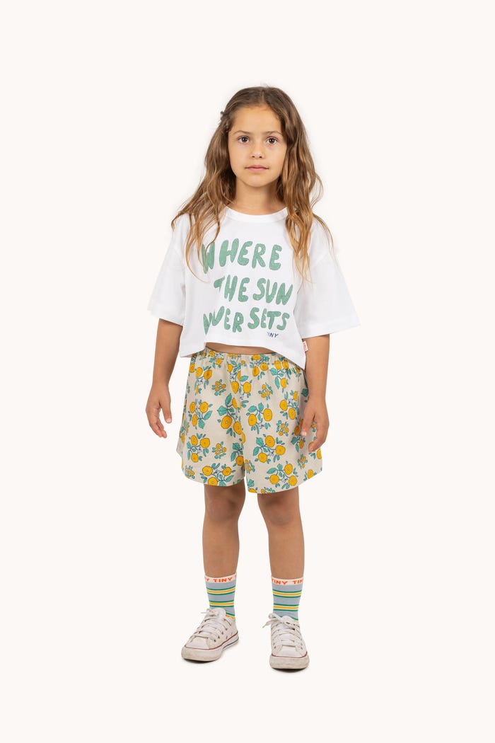 tiny cottons PANTALÓN CORTO FLOWERS En oferta