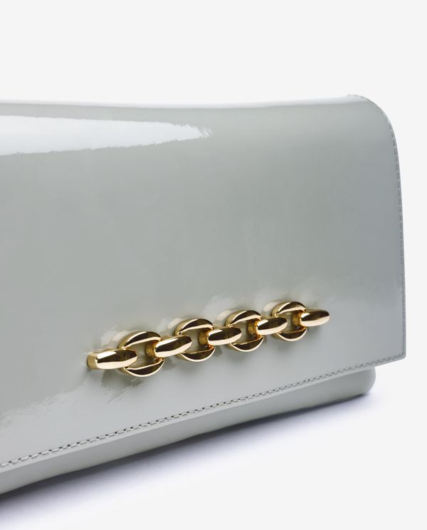 unisa Bolso de charol con adorno Ofertas
