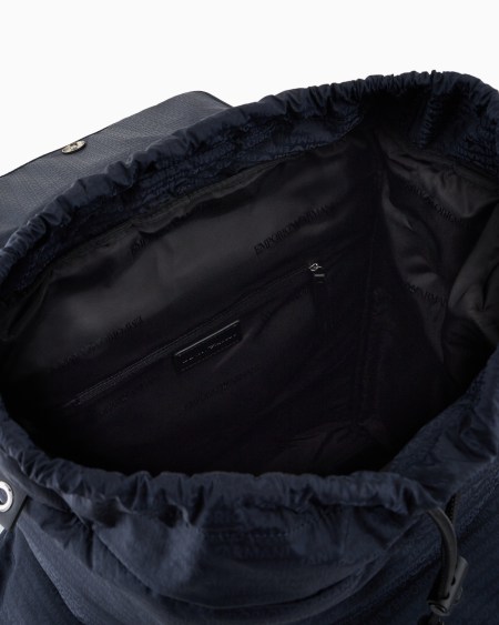 Armani Mochila de tejido jacquard de nailon con inscripción integral de logotipo EA Grandes descuentos