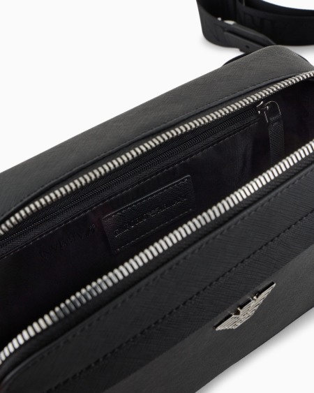 Armani Minifunda para cámara de piel saffiano regenerada con placa de águila ASV Tienda de fábrica