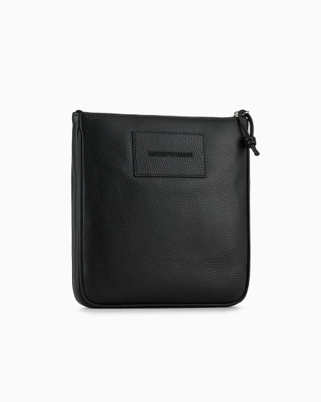 Armani Bandolera plana de piel abatanada Última moda