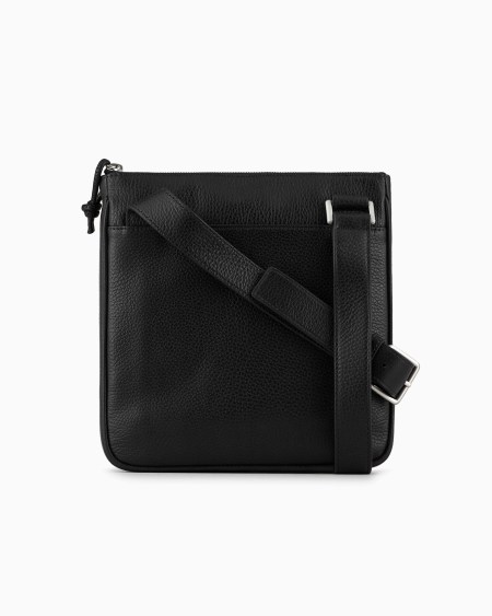 Armani Bandolera plana de piel abatanada Última moda