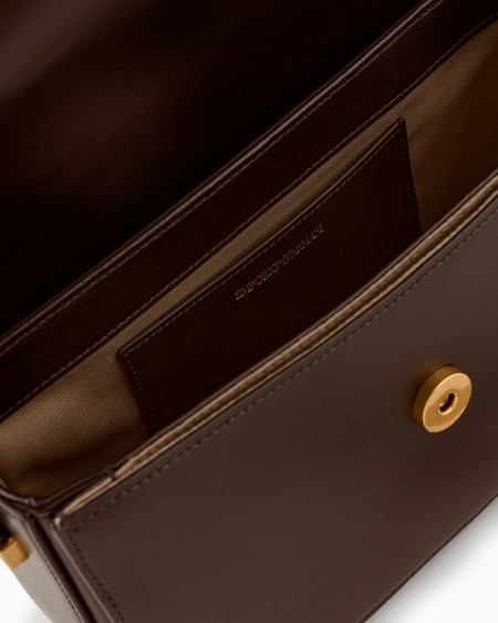 Armani Bolso bandolera de piel lisa con logotipo de águila de metal En línea