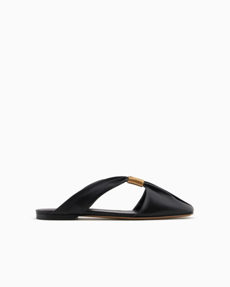 Armani Zapato mule de napa con logotipo de metal