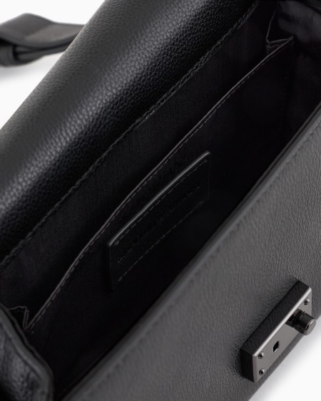 Armani Bolso bandolera de piel abatanada con solapa Rebajas