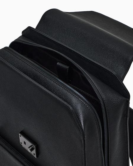 Armani Mochila con solapa y bolsillo para portátil en piel abatanada Gran oferta