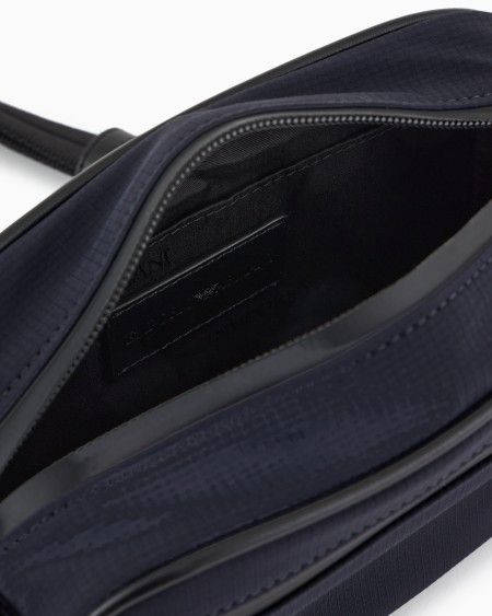 Armani Bolso de nailon para dispositivos electrónicos Travel Essential Los más vendidos