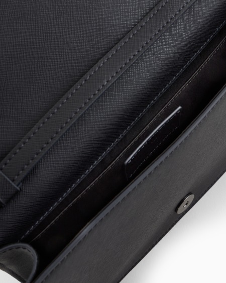 Armani Bolso bandolera con solapa en piel saffiano regenerada y nailon reciclado ASV Tienda