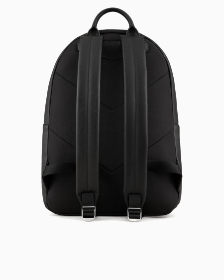 Armani Mochila redondeada de piel saffiano regenerada con placa de águila ASV COMPRAR AHORA