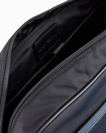 Armani Bolso mensajero de nailon reciclado ASV Último día