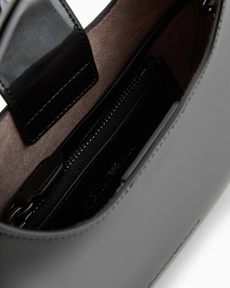 Armani Bolso hobo pequeño de charol con asa de metal con logotipo Oferta especial
