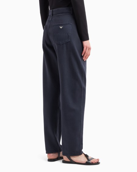 Armani Vaqueros J4H de pernera ovalada en dril teñido en prenda Icon Última moda