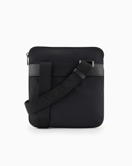 Armani Bandolera plana en nailon reciclado Armani Sustainability Values Mejor oferta