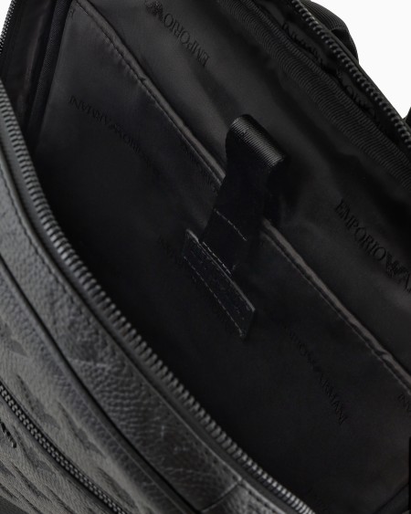 Armani Mochila plana de piel con motivo integral de águila en relieve Envío gratis