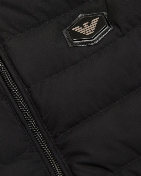 Armani Chaqueta de plumas en nailon acolchado con pluma reciclada ASV Envío gratis