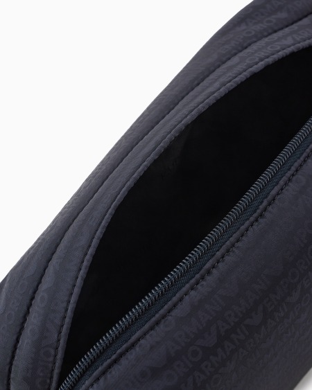 Armani Bolso de mano en nailon con inscripción integral de logotipo en tejido jacquard Descuentos del mes