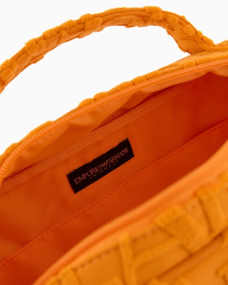 Armani Bolso baúl de playa de tejido con logotipo resaltado tridimensional Última moda