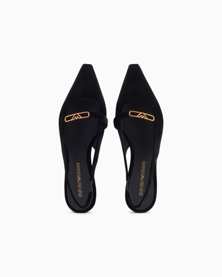 Armani Bailarinas destalonadas de terciopelo con placa de águila En oferta