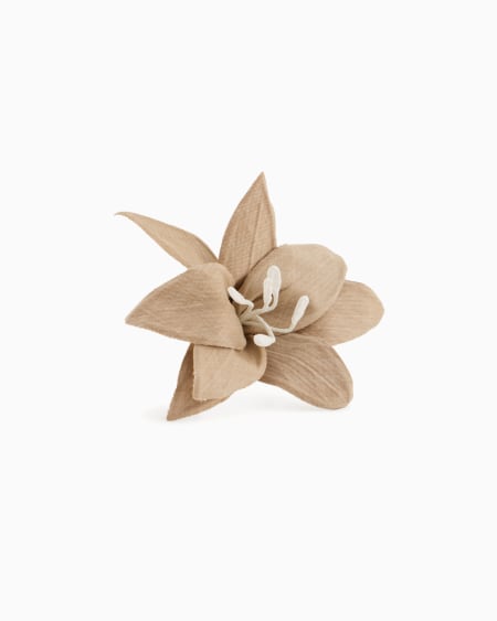 Armani Maxibroche de tela con forma de lirio