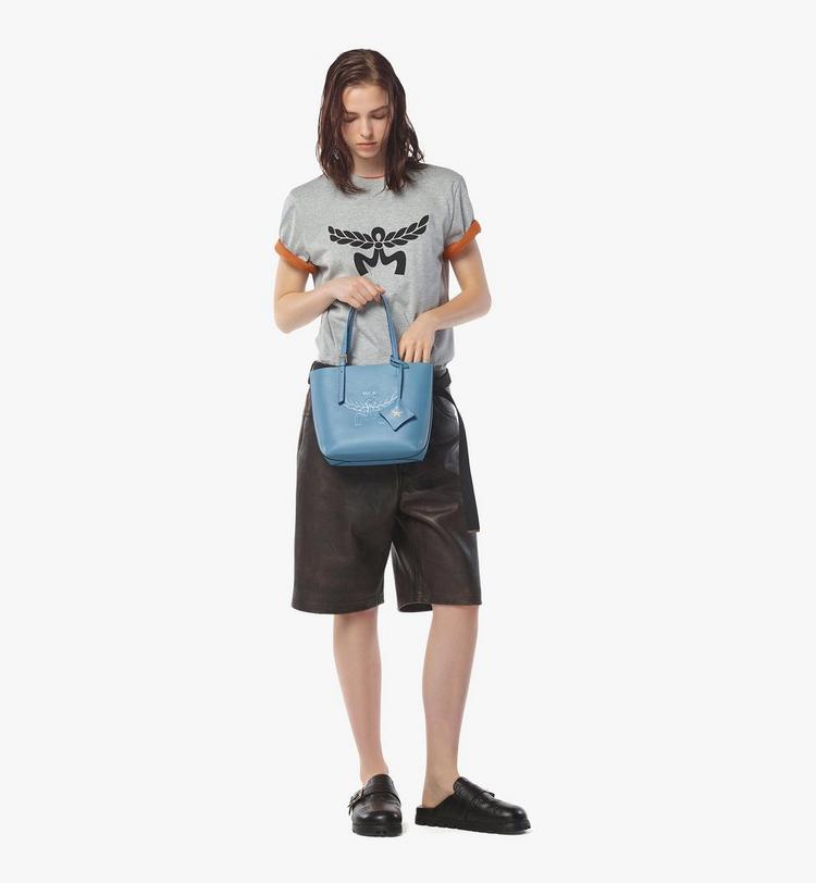 MCM Himmel Shopper in Embossed Logo Leather Descuento